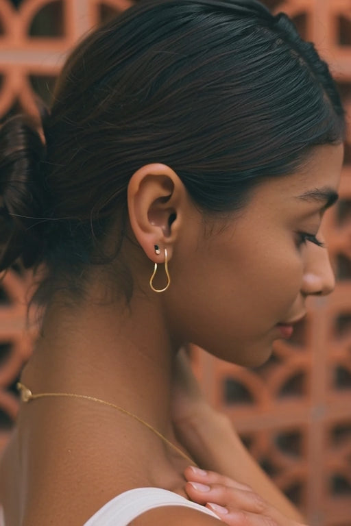 Balance Studs Onyx Gold